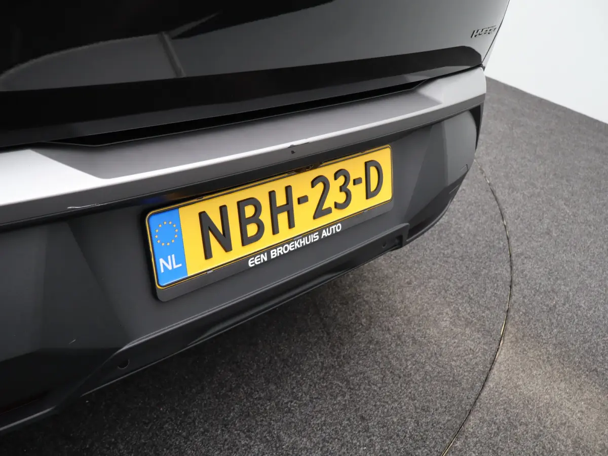 1.2 Hybrid 145 GT | Draadloze Carplay | Camera | Stoelverwarming | Stuurwielverwarming | PDC V+A | Keyless | Cruise Control Adaptief | Elek. Kofferklepbediening | 19" Lichtmetalen Velgen | N