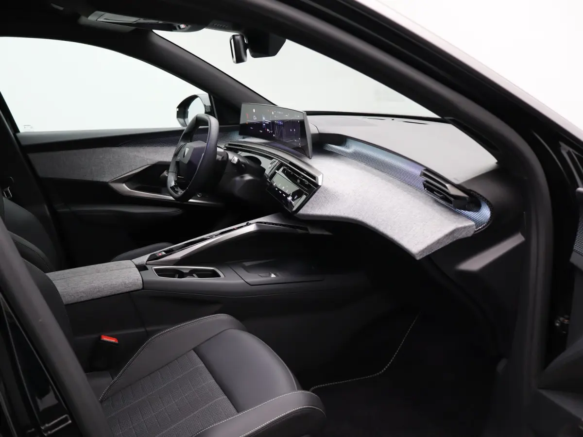 1.2 Hybrid 145 GT | Draadloze Carplay | Camera | Stoelverwarming | Stuurwielverwarming | PDC V+A | Keyless | Cruise Control Adaptief | Elek. Kofferklepbediening | 19" Lichtmetalen Velgen | N