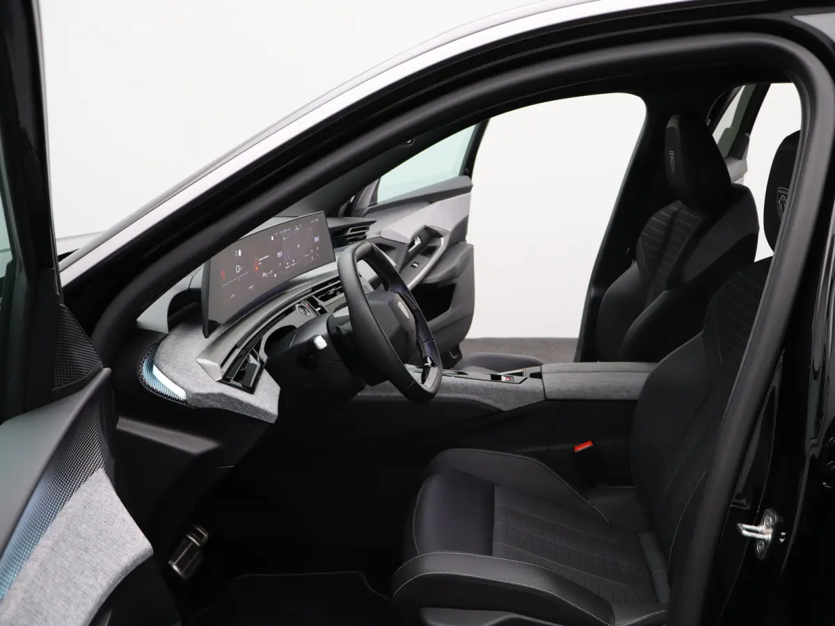 1.2 Hybrid 145 GT | Draadloze Carplay | Camera | Stoelverwarming | Stuurwielverwarming | PDC V+A | Keyless | Cruise Control Adaptief | Elek. Kofferklepbediening | 19" Lichtmetalen Velgen | N