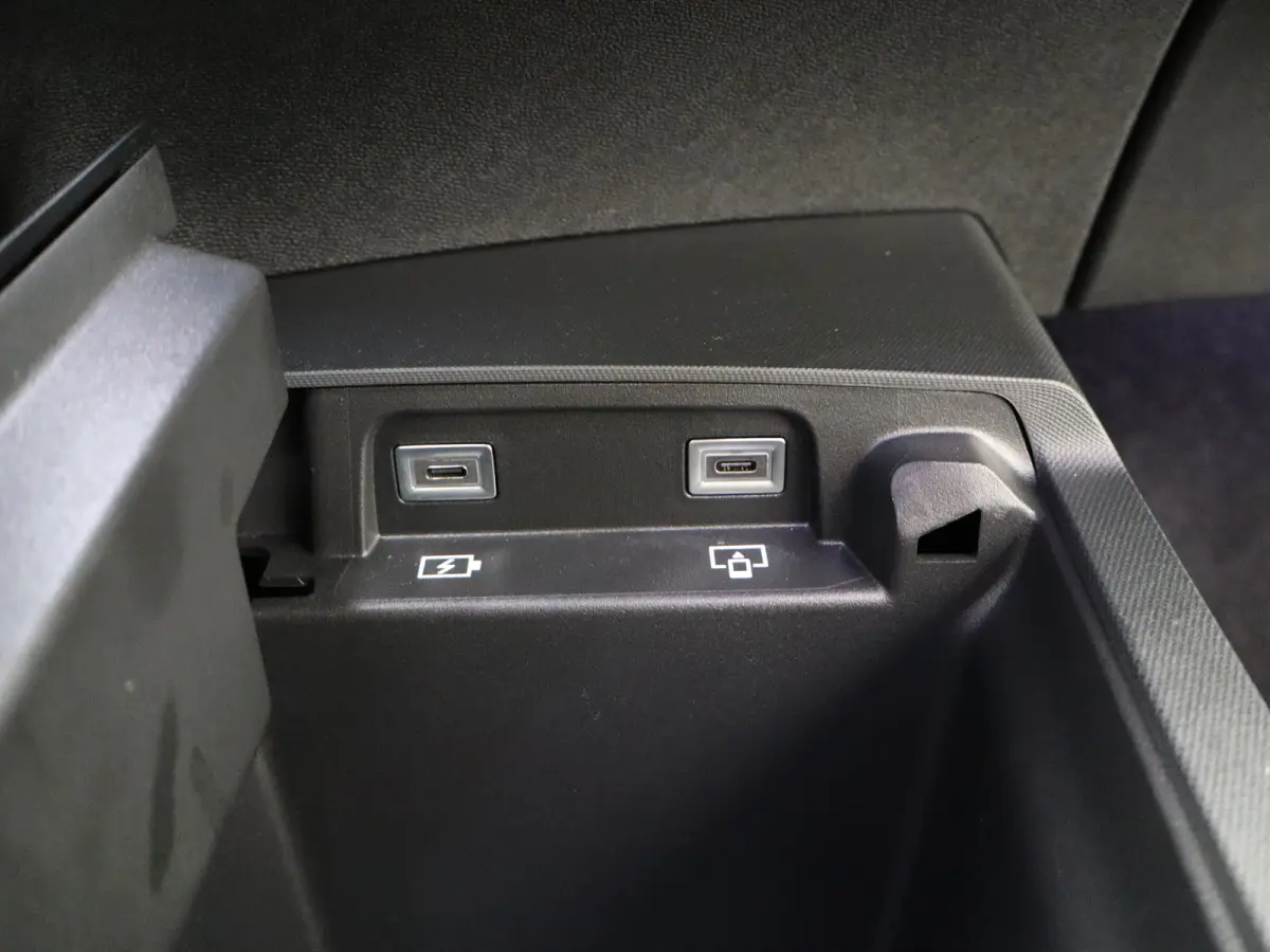 1.2 Hybrid 145 GT | Draadloze Carplay | Camera | Stoelverwarming | Stuurwielverwarming | PDC V+A | Keyless | Cruise Control Adaptief | Elek. Kofferklepbediening | 19" Lichtmetalen Velgen | N