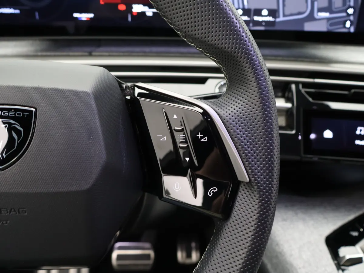 1.2 Hybrid 145 GT | Draadloze Carplay | Camera | Stoelverwarming | Stuurwielverwarming | PDC V+A | Keyless | Cruise Control Adaptief | Elek. Kofferklepbediening | 19" Lichtmetalen Velgen | N