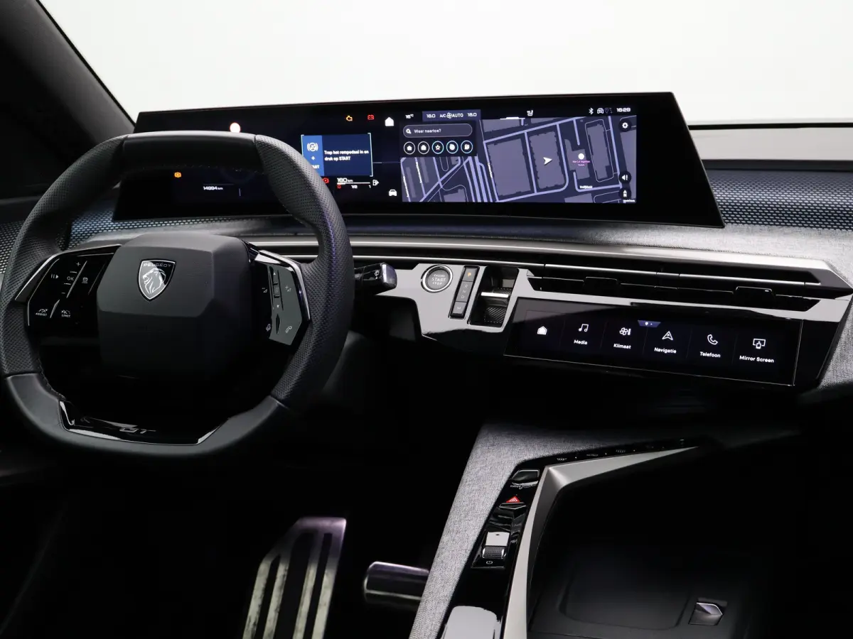 1.2 Hybrid 145 GT | Draadloze Carplay | Camera | Stoelverwarming | Stuurwielverwarming | PDC V+A | Keyless | Cruise Control Adaptief | Elek. Kofferklepbediening | 19" Lichtmetalen Velgen | N