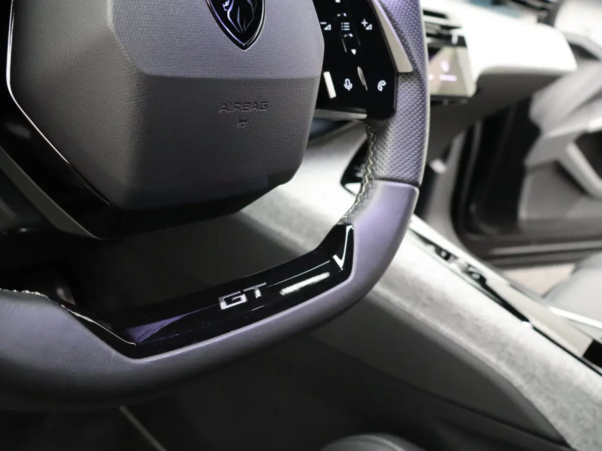 1.2 Hybrid 145 GT | Draadloze Carplay | Camera | Stoelverwarming | Stuurwielverwarming | PDC V+A | Keyless | Cruise Control Adaptief | Elek. Kofferklepbediening | 19" Lichtmetalen Velgen | N
