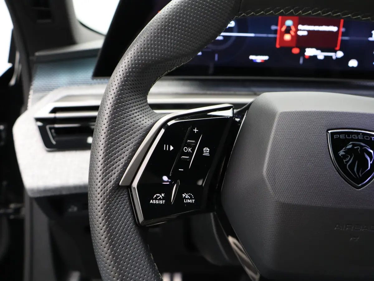 1.2 Hybrid 145 GT | Draadloze Carplay | Camera | Stoelverwarming | Stuurwielverwarming | PDC V+A | Keyless | Cruise Control Adaptief | Elek. Kofferklepbediening | 19" Lichtmetalen Velgen | N