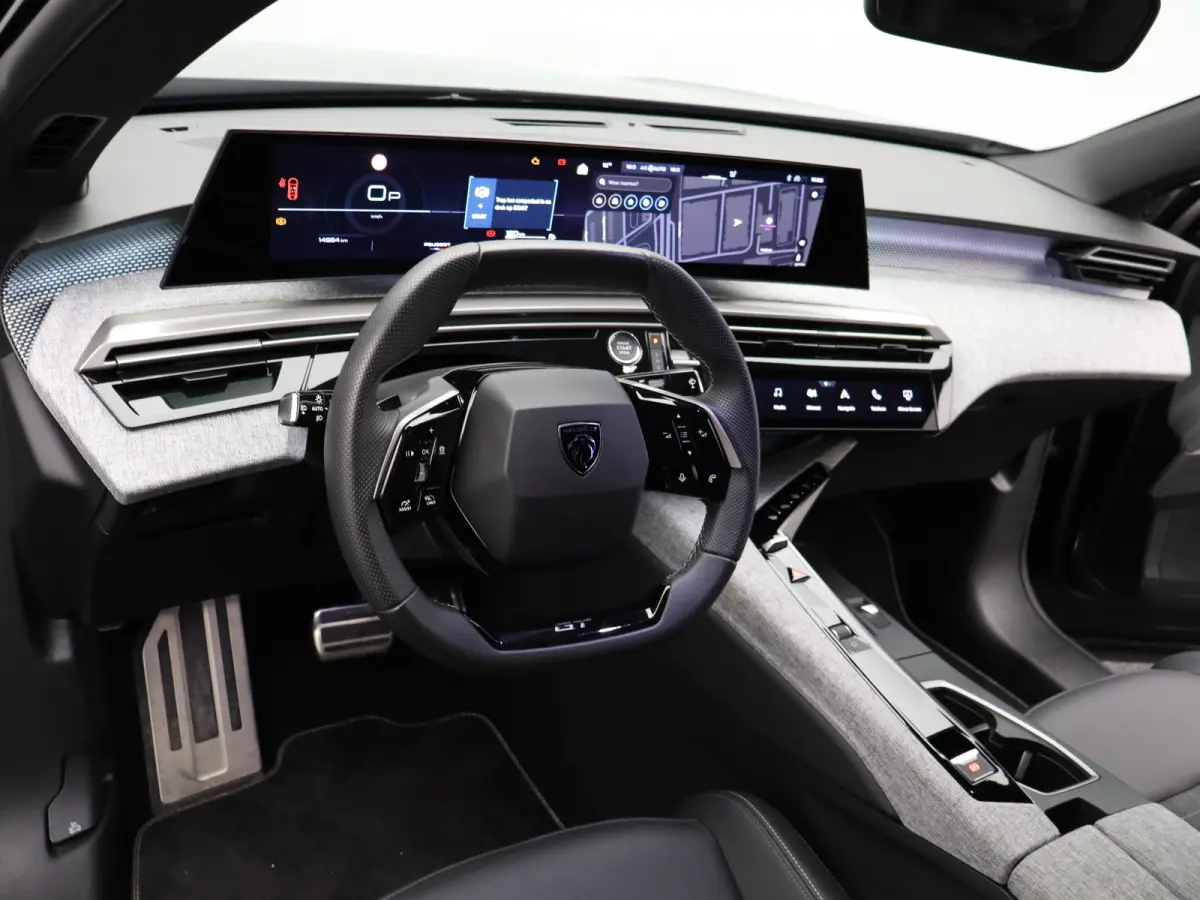 1.2 Hybrid 145 GT | Draadloze Carplay | Camera | Stoelverwarming | Stuurwielverwarming | PDC V+A | Keyless | Cruise Control Adaptief | Elek. Kofferklepbediening | 19" Lichtmetalen Velgen | N