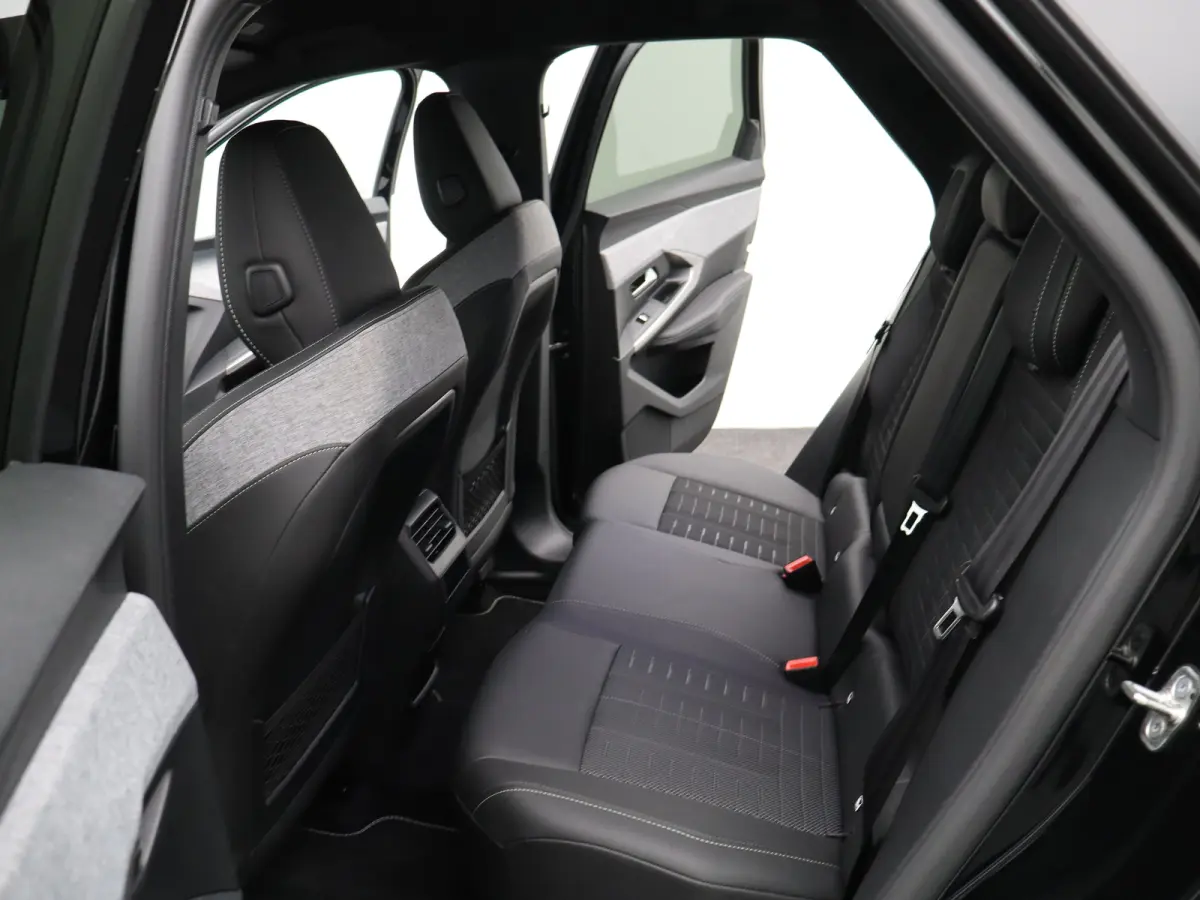1.2 Hybrid 145 GT | Draadloze Carplay | Camera | Stoelverwarming | Stuurwielverwarming | PDC V+A | Keyless | Cruise Control Adaptief | Elek. Kofferklepbediening | 19" Lichtmetalen Velgen | N
