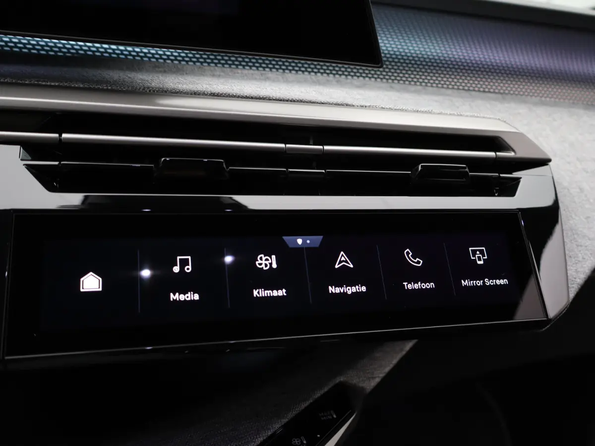 1.2 Hybrid 145 GT | Draadloze Carplay | Camera | Stoelverwarming | Stuurwielverwarming | PDC V+A | Keyless | Cruise Control Adaptief | Elek. Kofferklepbediening | 19" Lichtmetalen Velgen | N