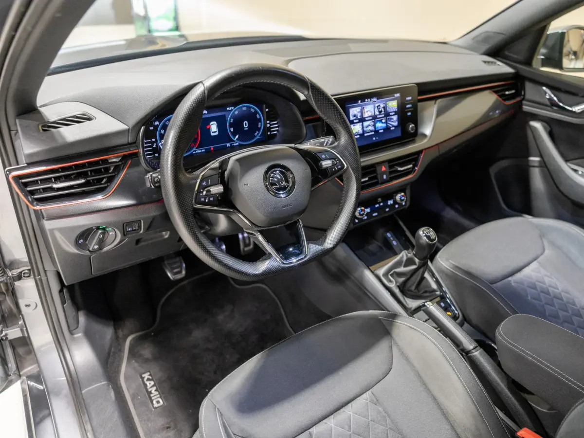1.0 TSI Sport Business / 110pk / NAP / Trekhaak / Stoelverwarming / Achteruitrij camera /