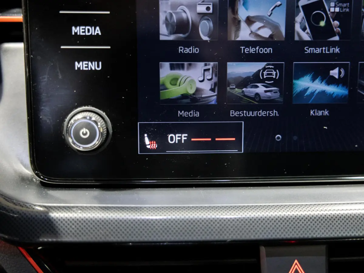 1.0 TSI Sport Business / 110pk / NAP / Trekhaak / Stoelverwarming / Achteruitrij camera /
