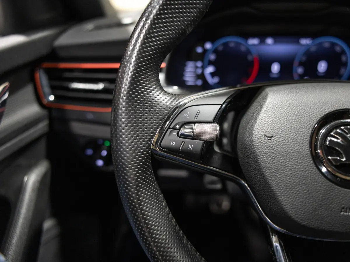 1.0 TSI Sport Business / 110pk / NAP / Trekhaak / Stoelverwarming / Achteruitrij camera /