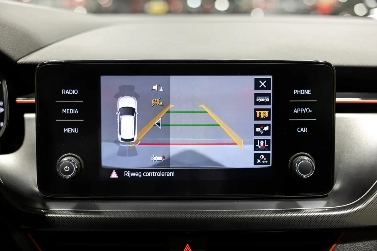 1.0 TSI Sport Business / 110pk / NAP / Trekhaak / Stoelverwarming / Achteruitrij camera /