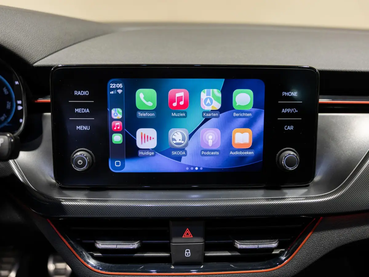 1.0 TSI Sport Business / 110pk / NAP / Trekhaak / Stoelverwarming / Achteruitrij camera /