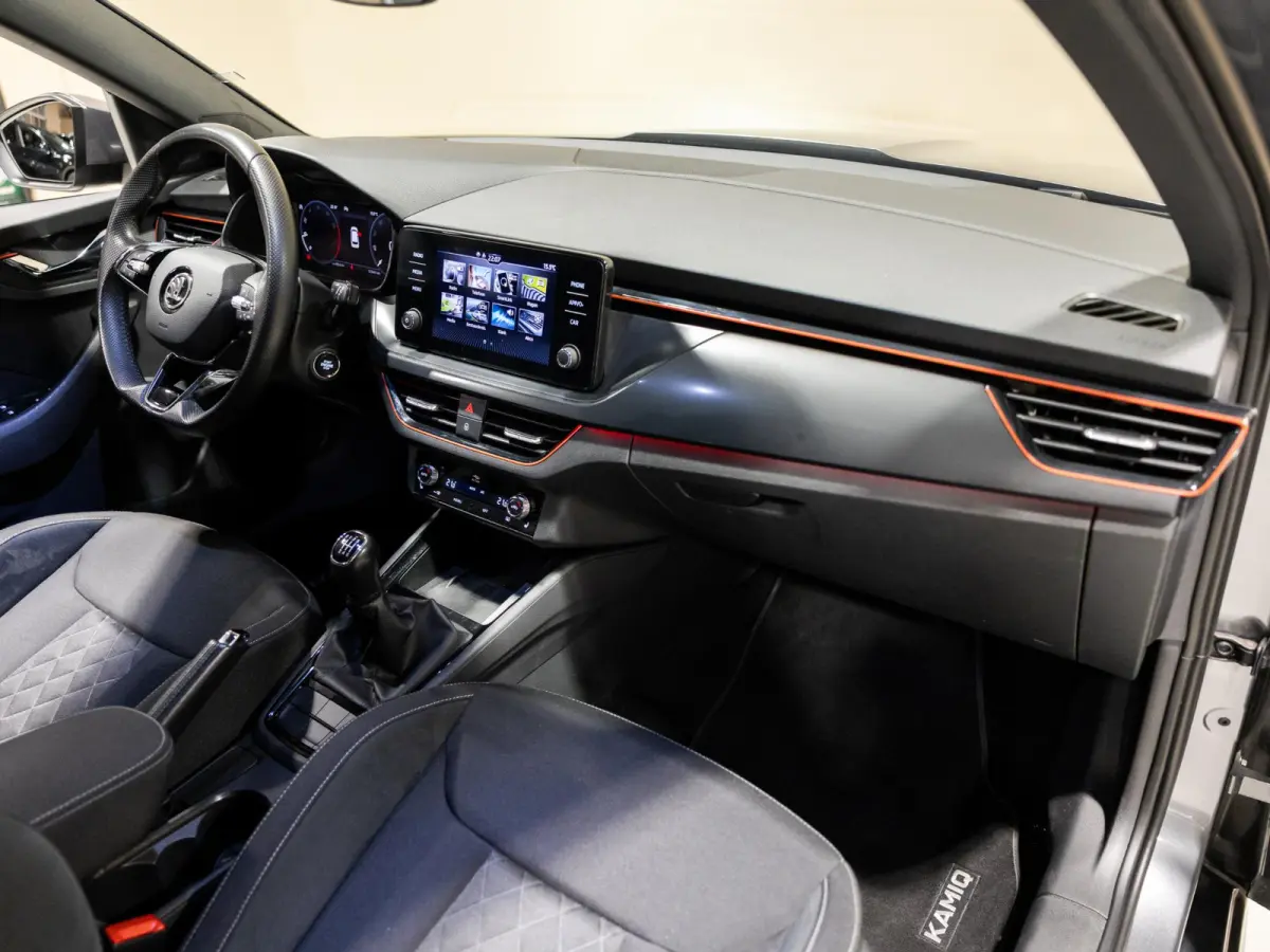 1.0 TSI Sport Business / 110pk / NAP / Trekhaak / Stoelverwarming / Achteruitrij camera /