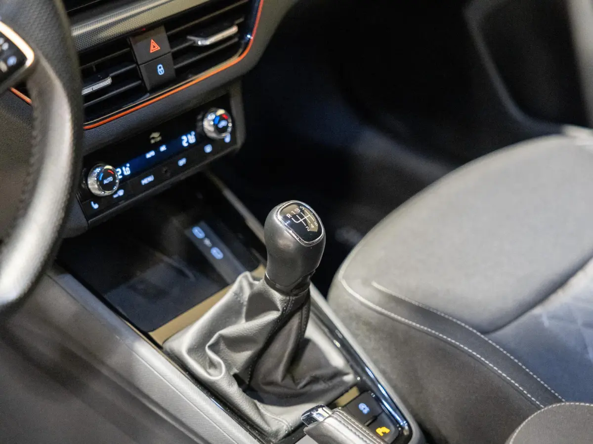 1.0 TSI Sport Business / 110pk / NAP / Trekhaak / Stoelverwarming / Achteruitrij camera /