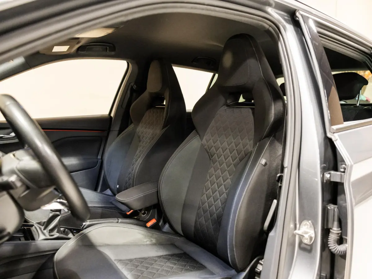 1.0 TSI Sport Business / 110pk / NAP / Trekhaak / Stoelverwarming / Achteruitrij camera /