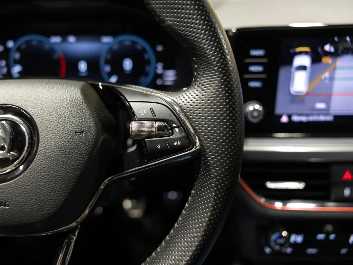 1.0 TSI Sport Business / 110pk / NAP / Trekhaak / Stoelverwarming / Achteruitrij camera /