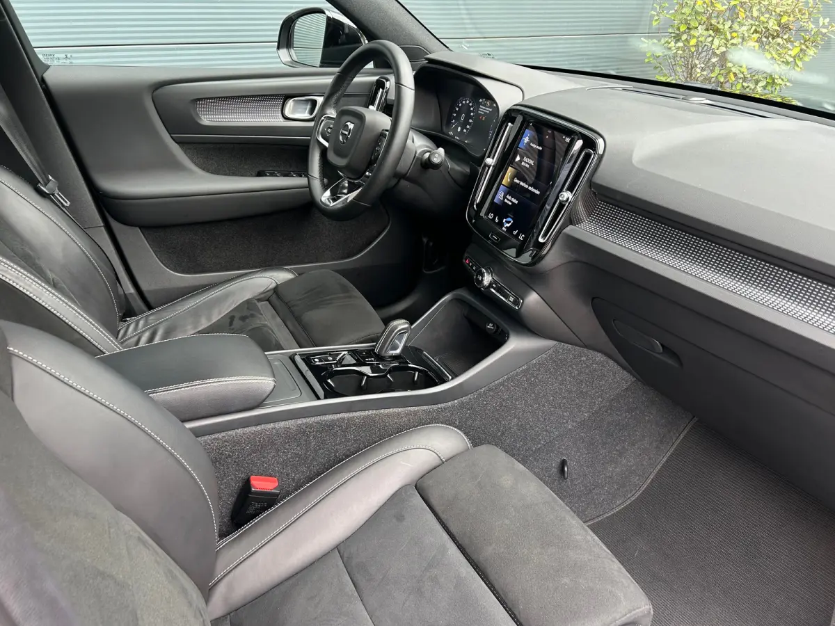 2.0 B4 R-Design | Pilot Assist | Trekhaak | Camera | Keyless |