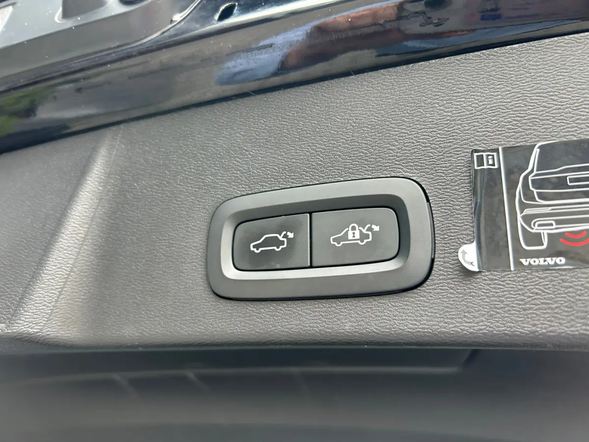 2.0 B4 R-Design | Pilot Assist | Trekhaak | Camera | Keyless |