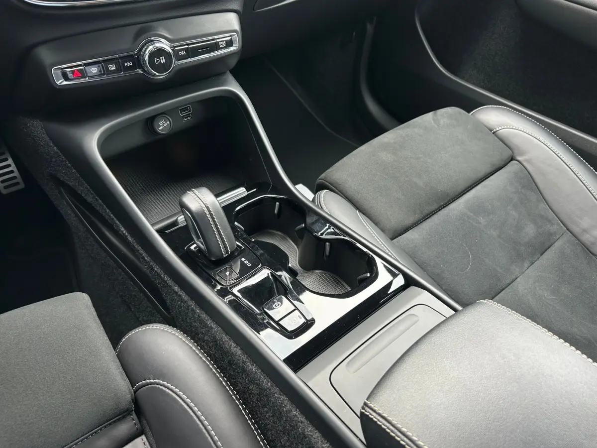 2.0 B4 R-Design | Pilot Assist | Trekhaak | Camera | Keyless |