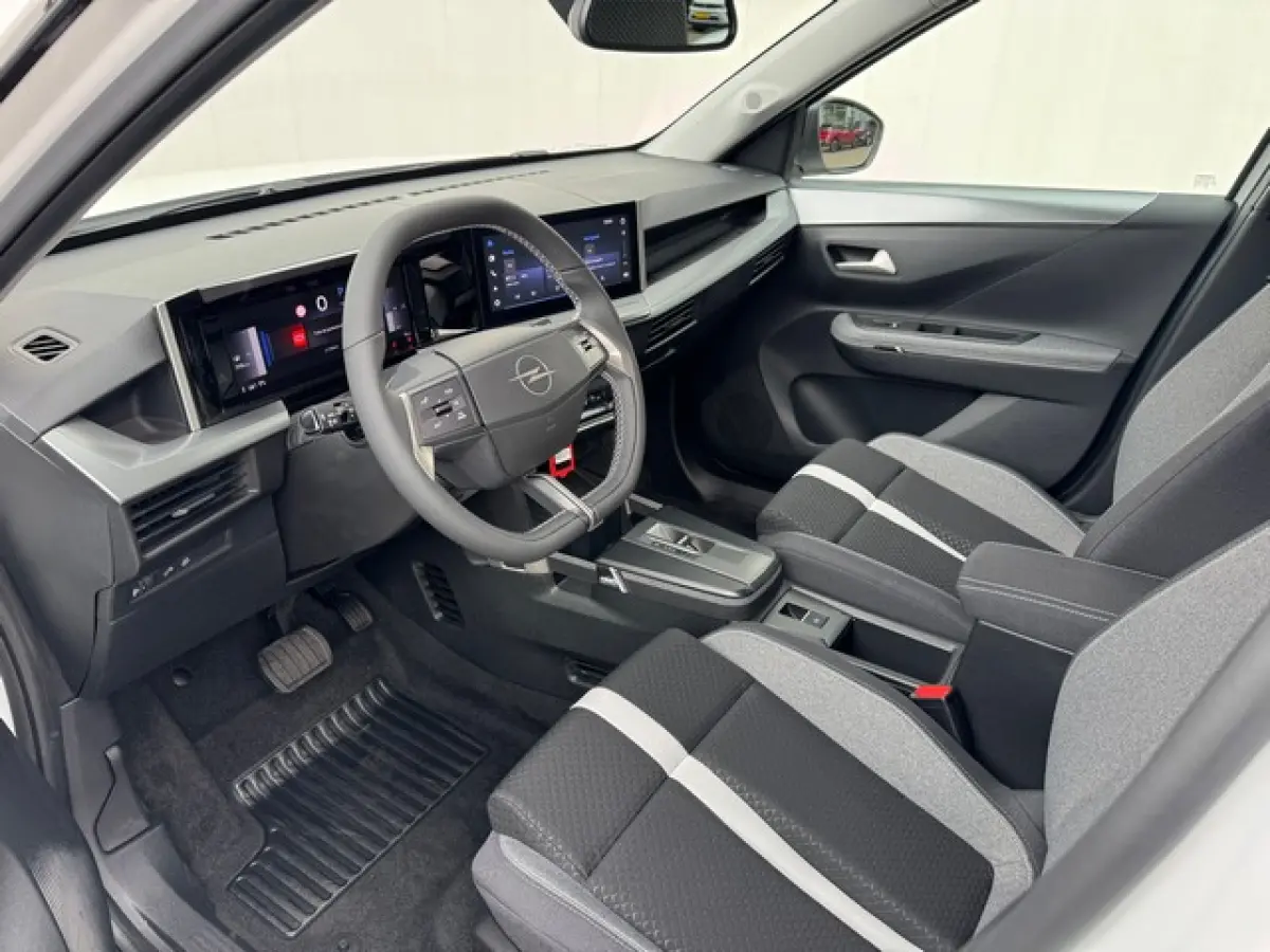 1.2 Turbo Hybrid GS (7P) met Navi/Camera, AGR-stoelen, Nieuwe auto!