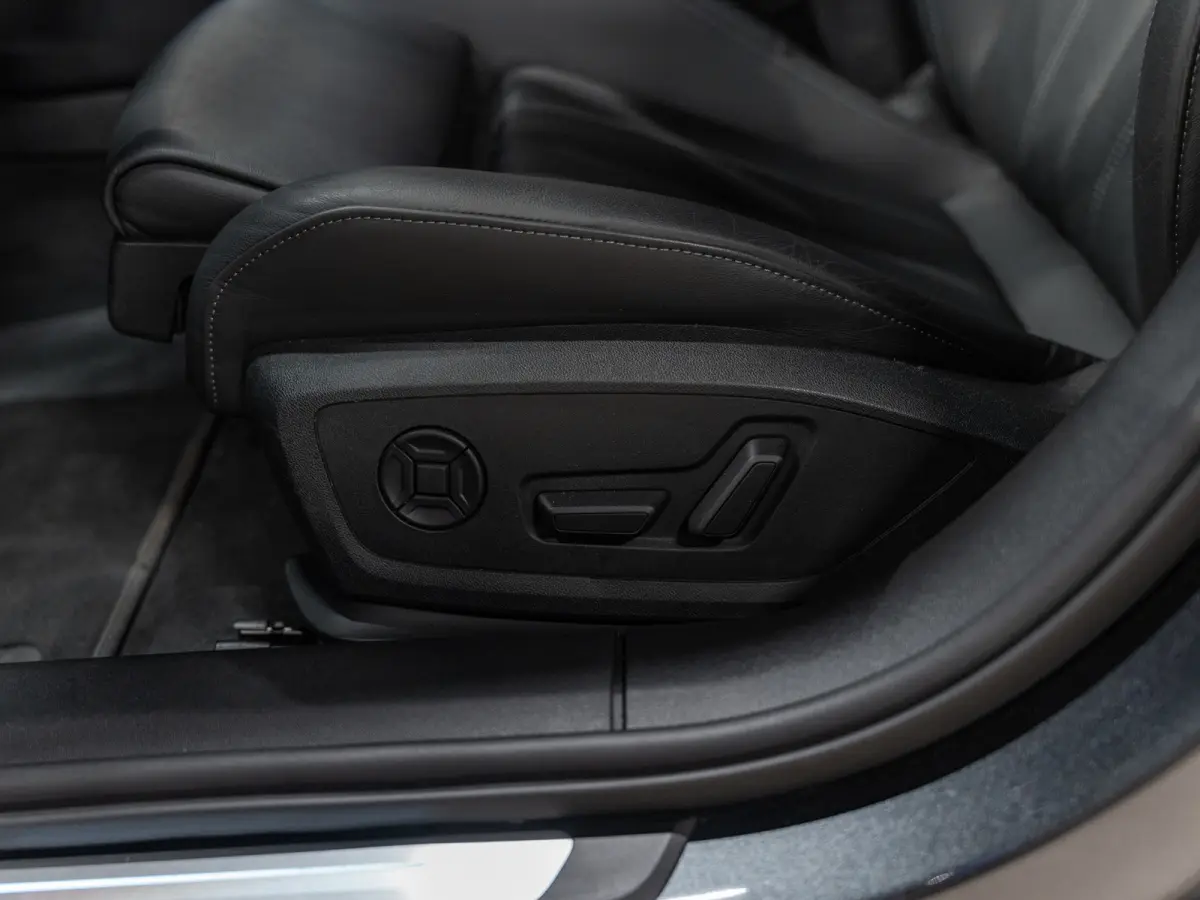 2.0 e-hybrid quattro S-Line Competition 367PK, B&O 3D, Passagiers Display, Ambiënte Light, 360 Cam, 21"Velg,
