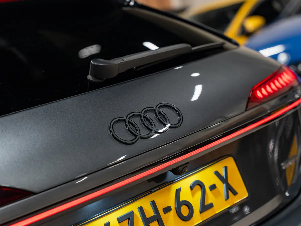 2.0 e-hybrid quattro S-Line Competition 367PK, B&O 3D, Passagiers Display, Ambiënte Light, 360 Cam, 21"Velg,