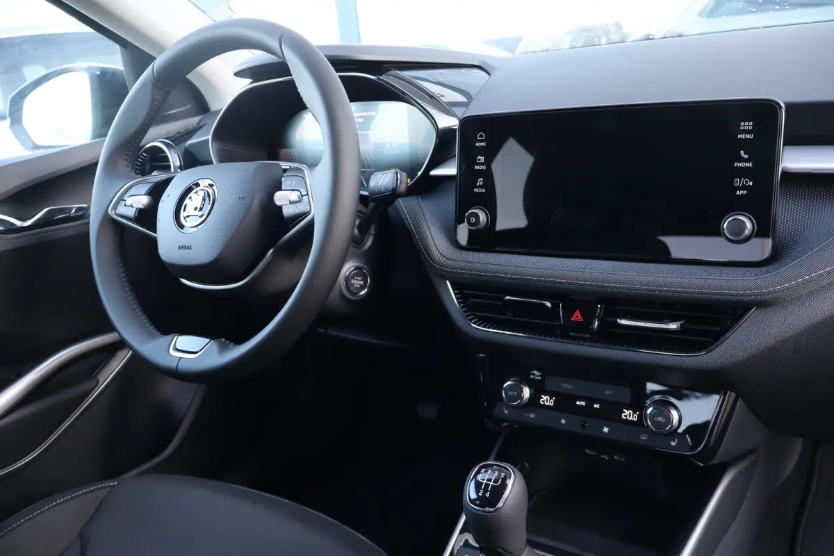 1.0 TSI Business Edition | Chromen raamlijsten | Cruise control met speedlimiter | KESSY (Centrale portiervergendeling met Keyless Entry, Start and exit System)
