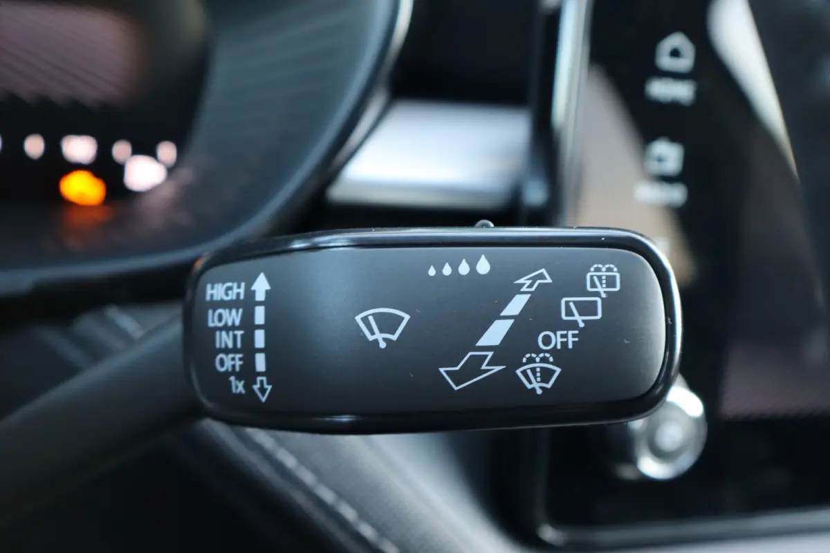 1.0 TSI Business Edition | Chromen raamlijsten | Cruise control met speedlimiter | KESSY (Centrale portiervergendeling met Keyless Entry, Start and exit System)