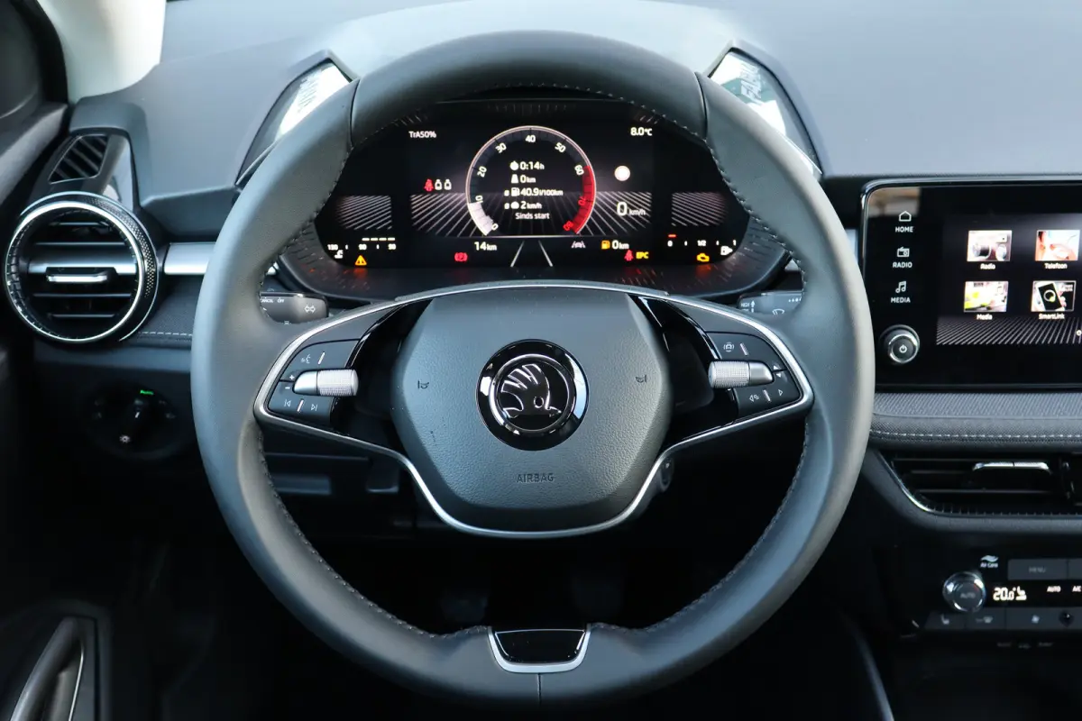 1.0 TSI Business Edition | Chromen raamlijsten | Cruise control met speedlimiter | KESSY (Centrale portiervergendeling met Keyless Entry, Start and exit System)