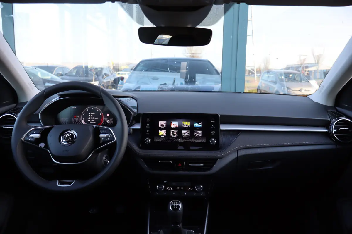 1.0 TSI Business Edition | Chromen raamlijsten | Cruise control met speedlimiter | KESSY (Centrale portiervergendeling met Keyless Entry, Start and exit System)