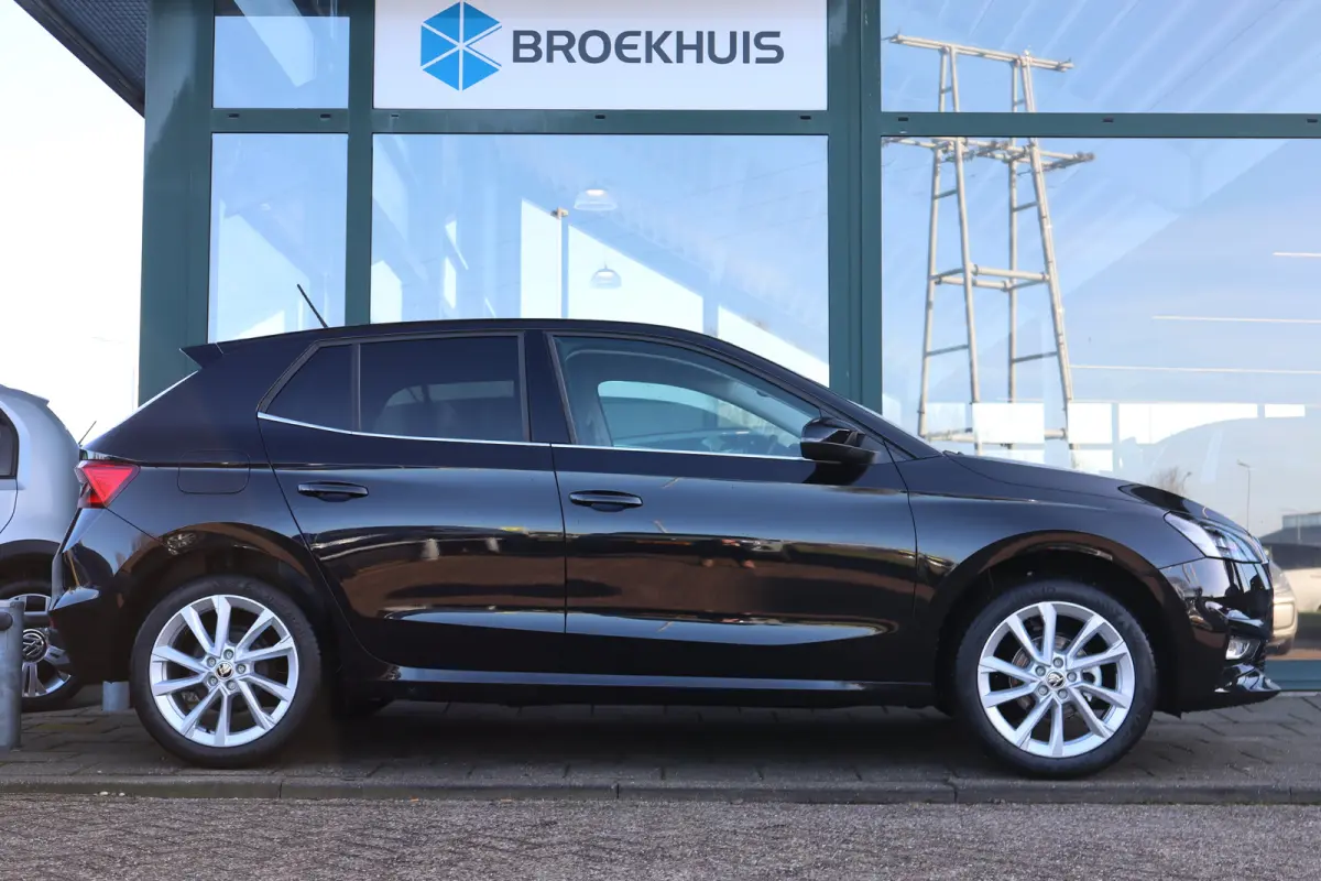 1.0 TSI Business Edition | Chromen raamlijsten | Cruise control met speedlimiter | KESSY (Centrale portiervergendeling met Keyless Entry, Start and exit System)