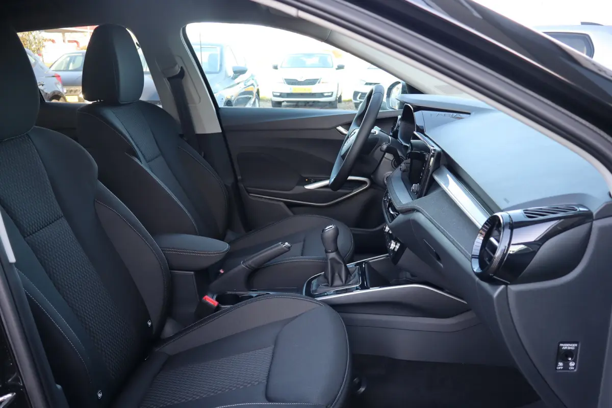 1.0 TSI Business Edition | Chromen raamlijsten | Cruise control met speedlimiter | KESSY (Centrale portiervergendeling met Keyless Entry, Start and exit System)