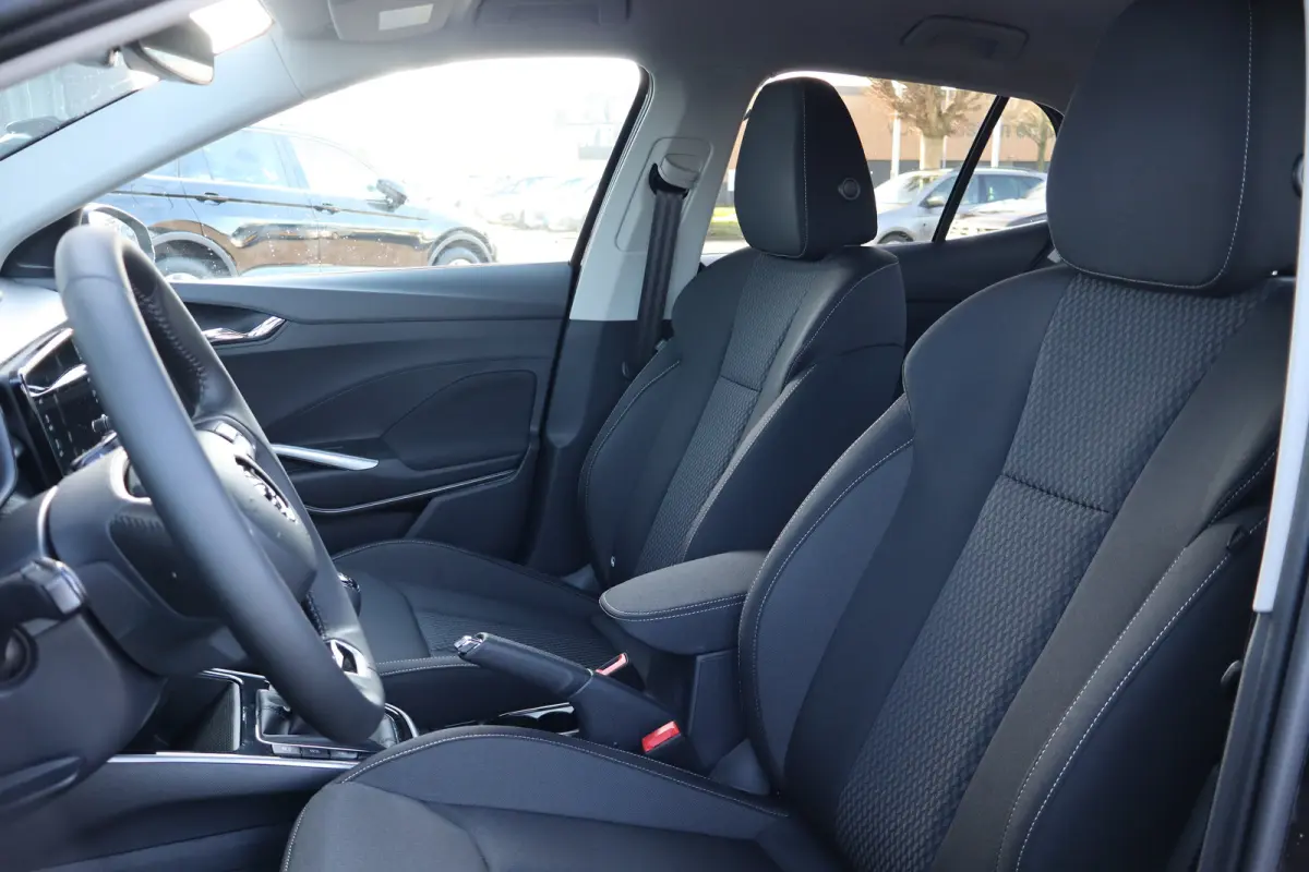1.0 TSI Business Edition | Chromen raamlijsten | Cruise control met speedlimiter | KESSY (Centrale portiervergendeling met Keyless Entry, Start and exit System)