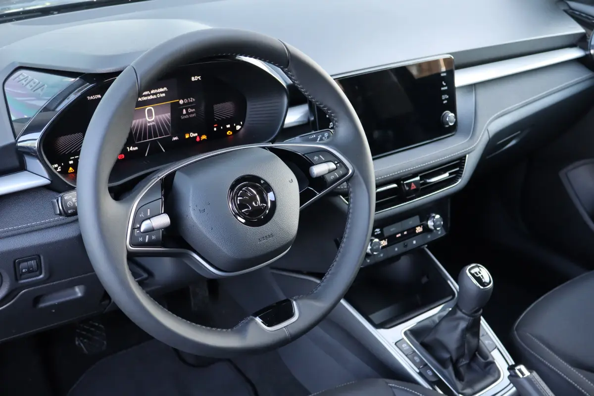 1.0 TSI Business Edition | Chromen raamlijsten | Cruise control met speedlimiter | KESSY (Centrale portiervergendeling met Keyless Entry, Start and exit System)