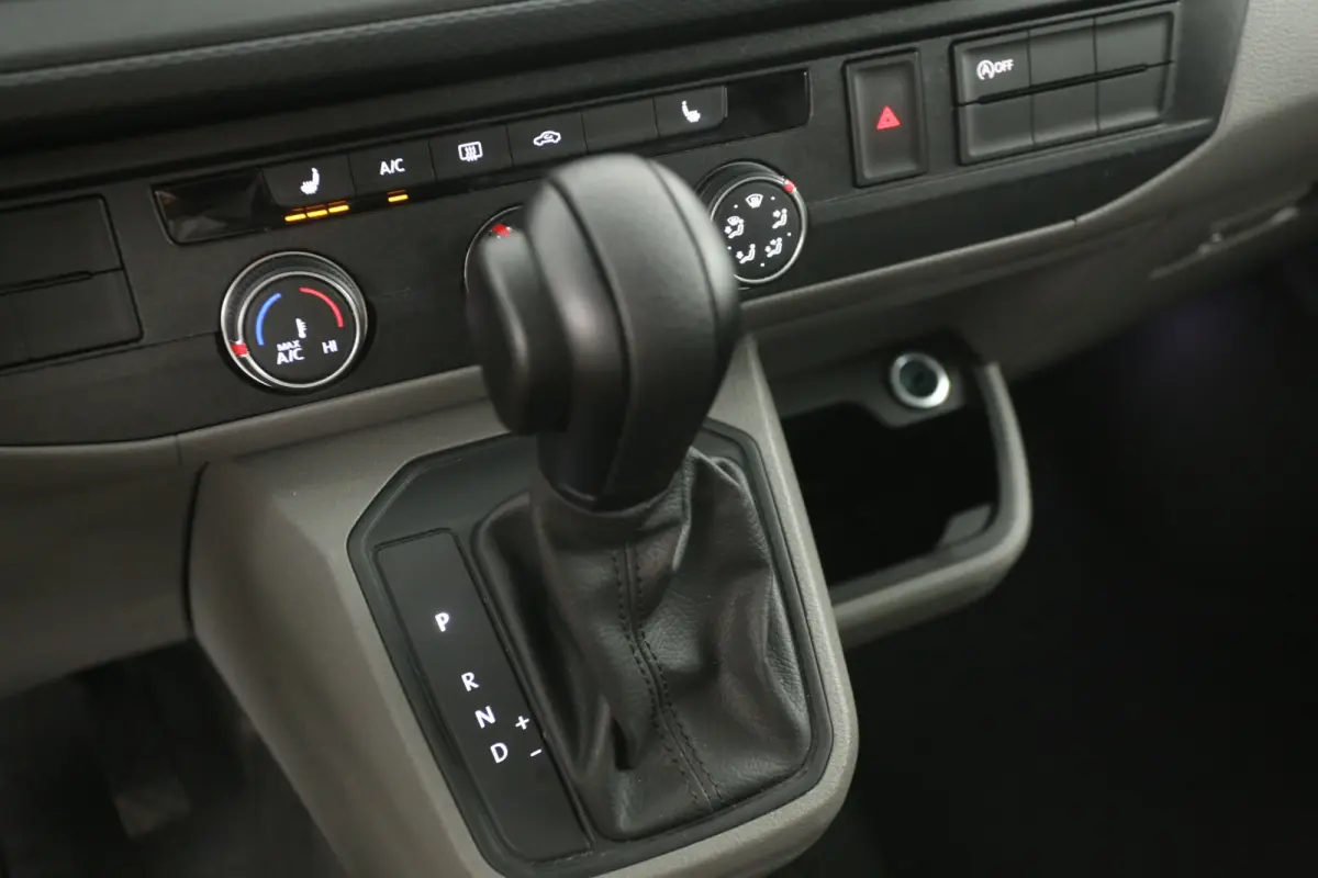 2.0 TDI L2H1 150PK | Automaat | Airco | Camera | Cruise | 3 Zits | Carplay | Navi