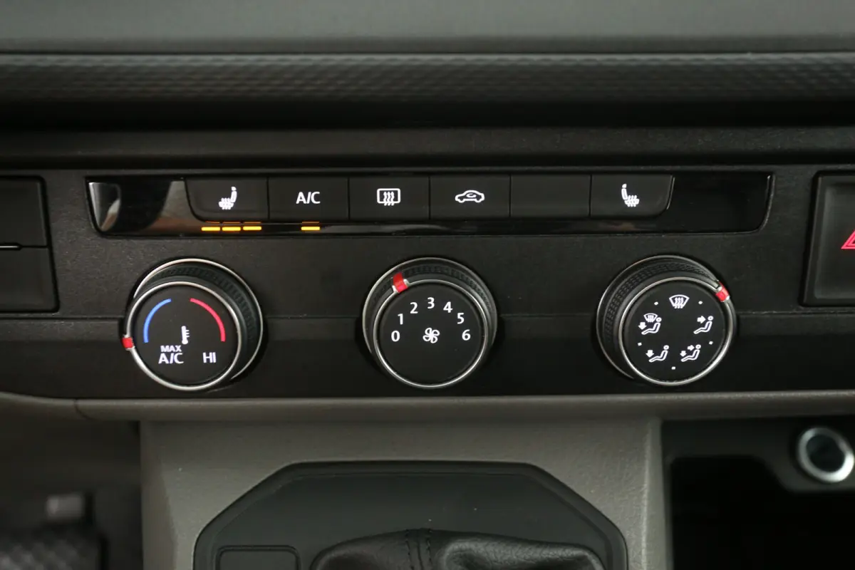 2.0 TDI L2H1 150PK | Automaat | Airco | Camera | Cruise | 3 Zits | Carplay | Navi