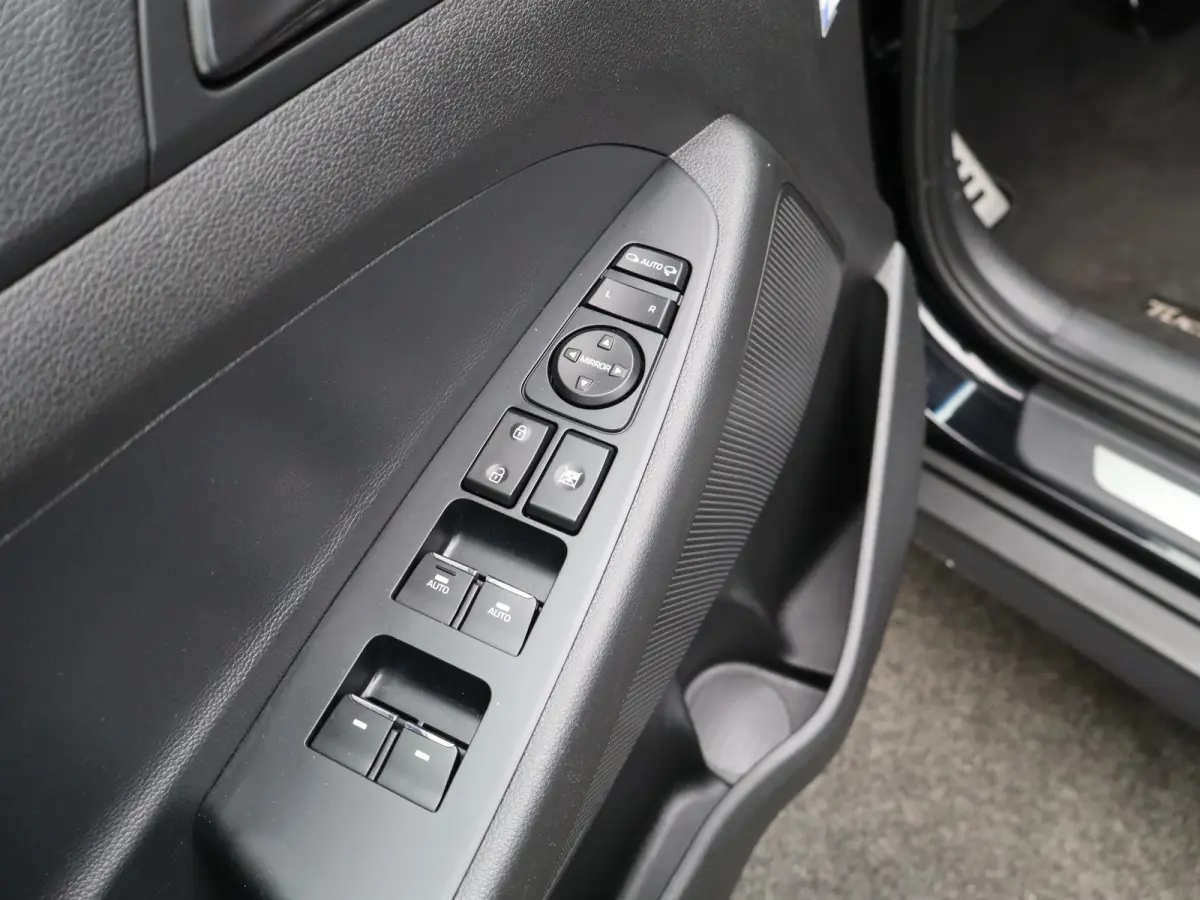 1.6 T-GDI N-Line | Centrale deurvergrendeling met afstandsbediening | Cruise control adaptief | DAB ontvanger
