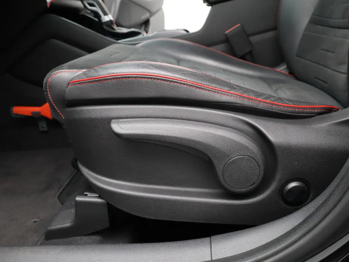 1.6 T-GDI N-Line | Centrale deurvergrendeling met afstandsbediening | Cruise control adaptief | DAB ontvanger