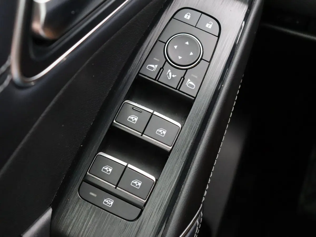 158pk MHEV Xtronic Tekna | Bose audiosysteem | Stoel, stuur en voorruit verwarming | 360-graden camera | Head-up display |