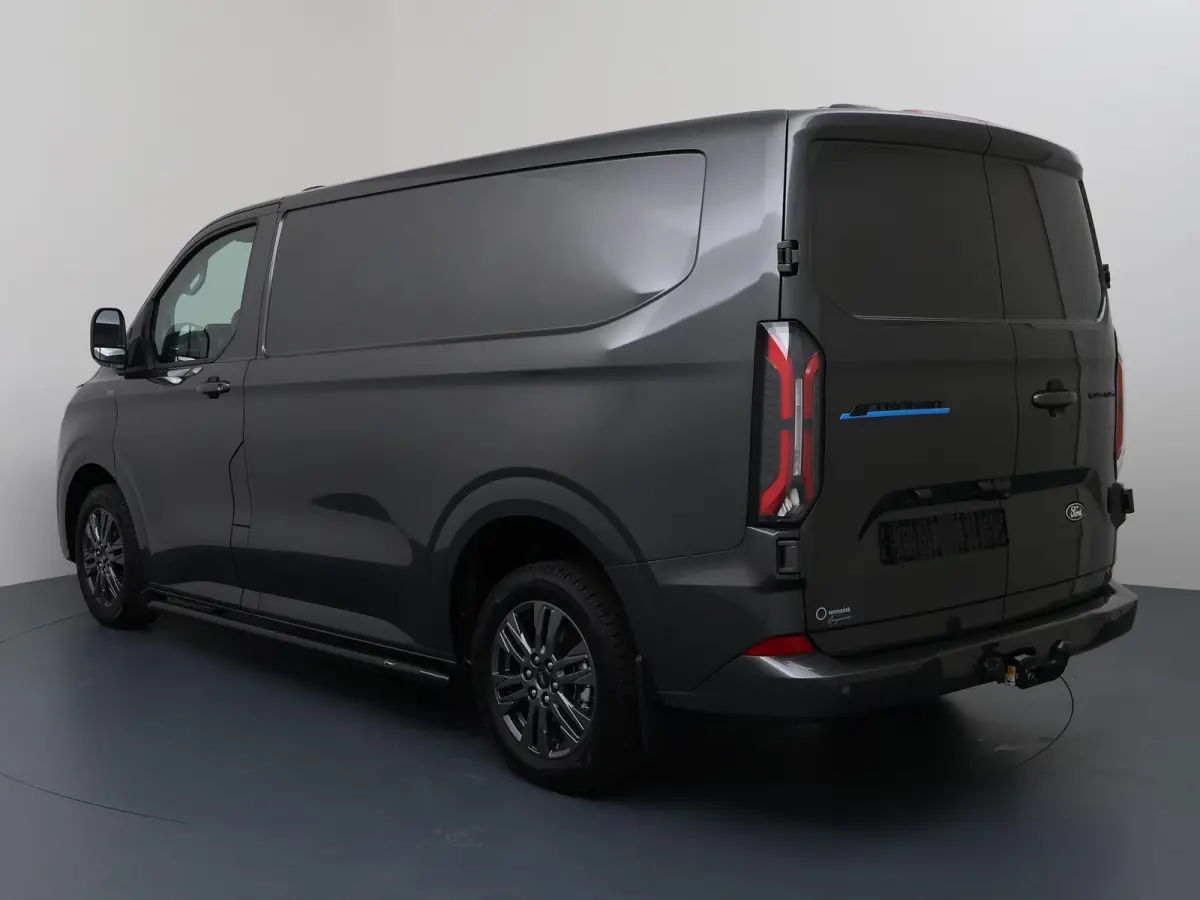 Cust. 320 L1H1 Limited 71 kWh Stoel-Stoel | Trekhaak | 17'' LM "| vloer Zijwand betimmering | Sidebars | All Weather Banden | 370 km WLTP