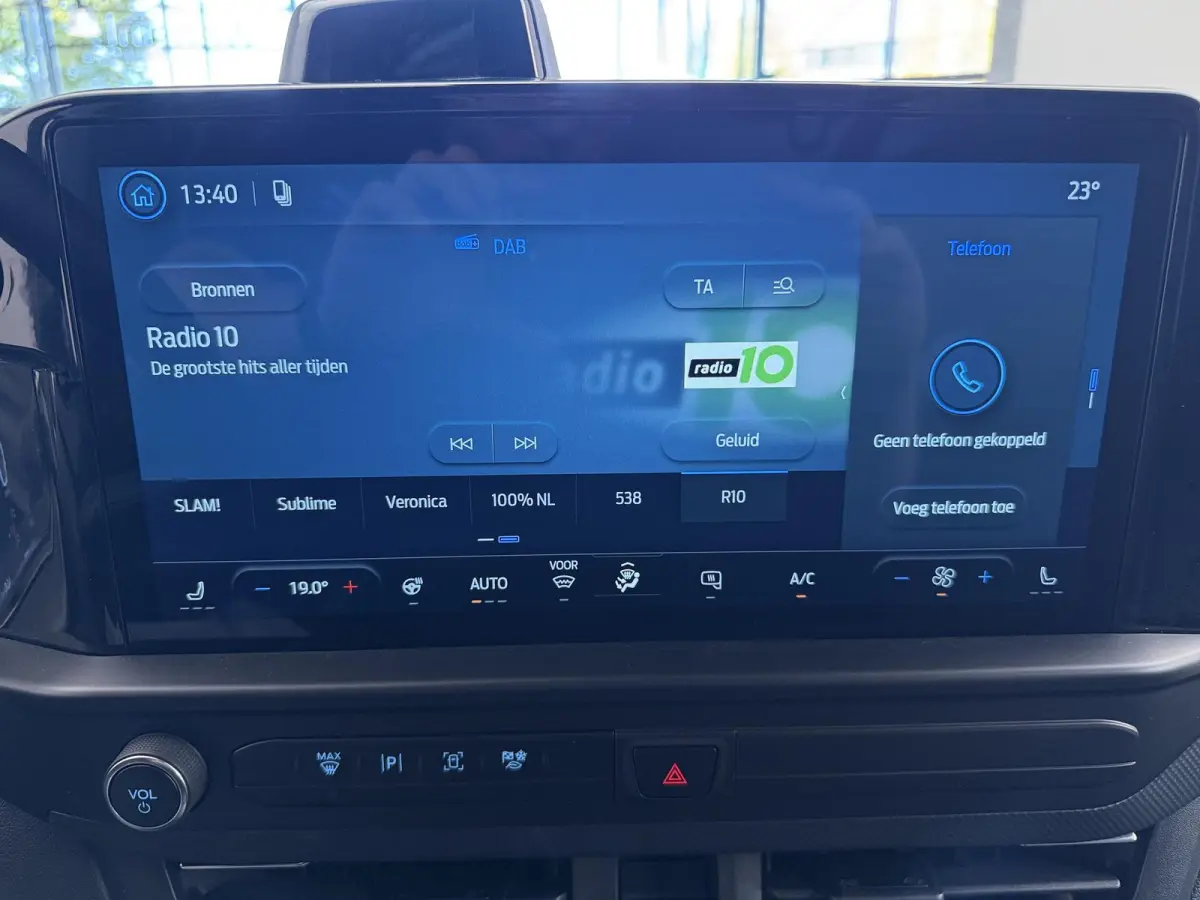 Cust. 320 L1H1 Limited 71 kWh Stoel-Stoel | Trekhaak | 17'' LM "| vloer Zijwand betimmering | Sidebars | All Weather Banden | 370 km WLTP
