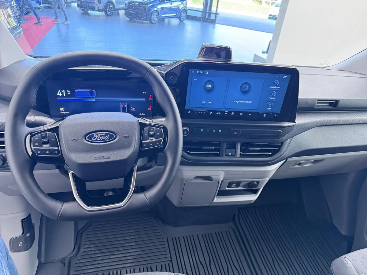 Cust. 320 L1H1 Limited 71 kWh Stoel-Stoel | Trekhaak | 17'' LM "| vloer Zijwand betimmering | Sidebars | All Weather Banden | 370 km WLTP