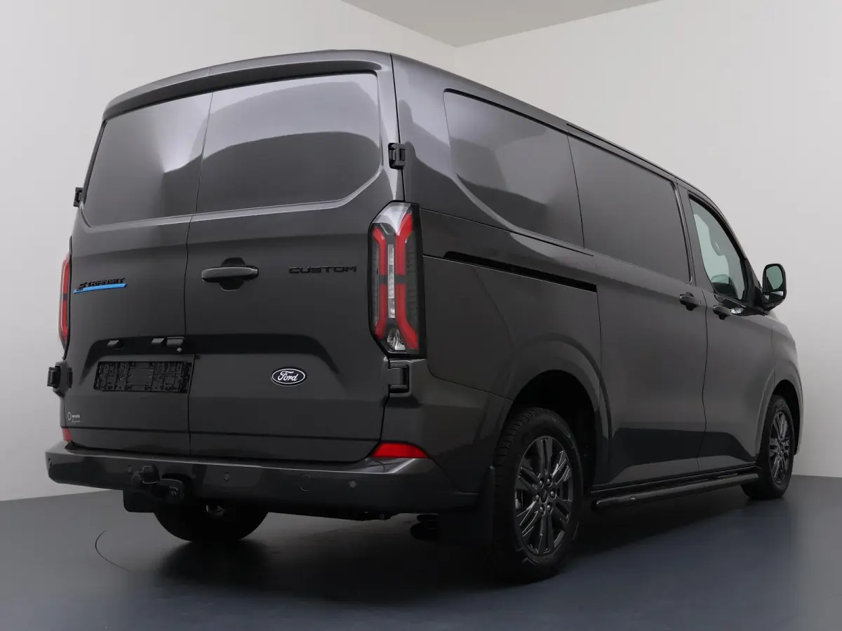Cust. 320 L1H1 Limited 71 kWh Stoel-Stoel | Trekhaak | 17'' LM "| vloer Zijwand betimmering | Sidebars | All Weather Banden | 370 km WLTP