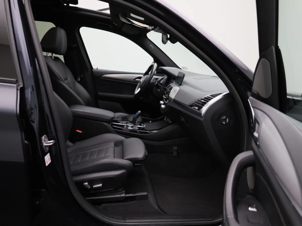 High Executive 80 kWh | Apple Carplay / Android Auto | Panoramadak | Stoelverwarming | Camera | Trekhaak |
