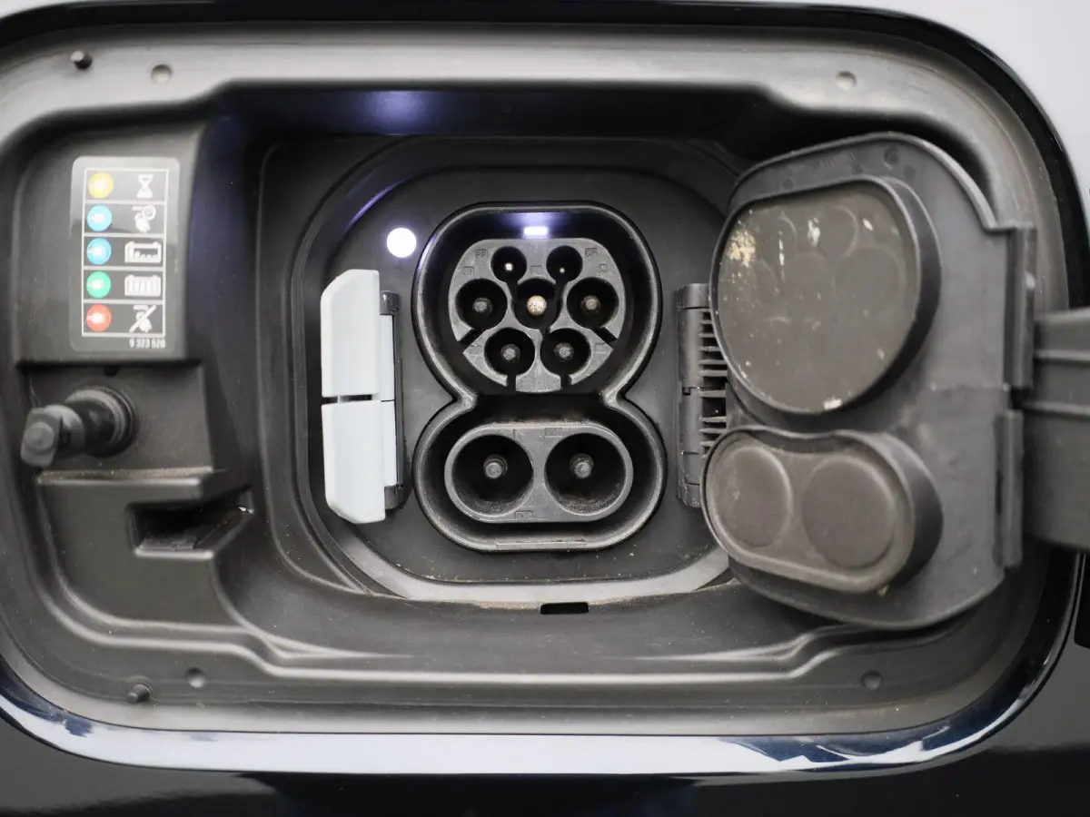 High Executive 80 kWh | Apple Carplay / Android Auto | Panoramadak | Stoelverwarming | Camera | Trekhaak |