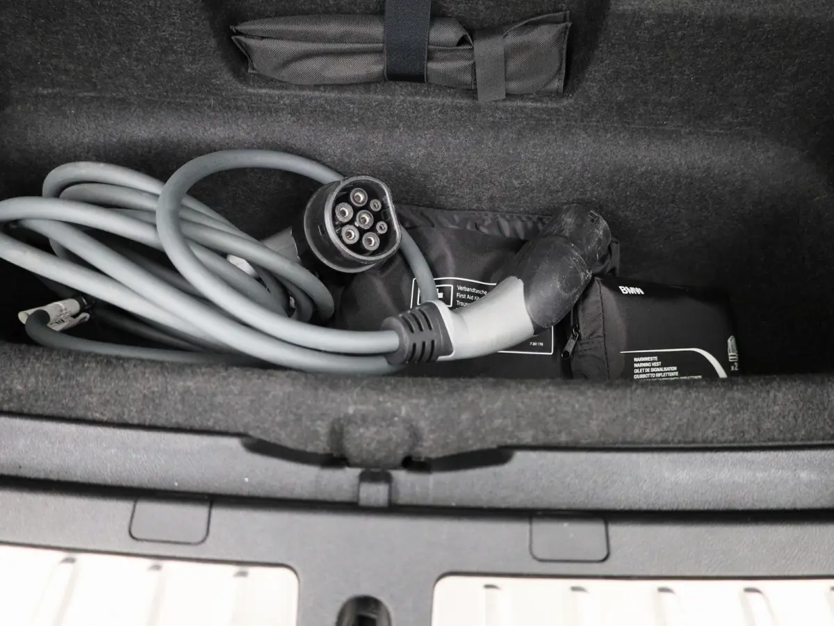 High Executive 80 kWh | Apple Carplay / Android Auto | Panoramadak | Stoelverwarming | Camera | Trekhaak |