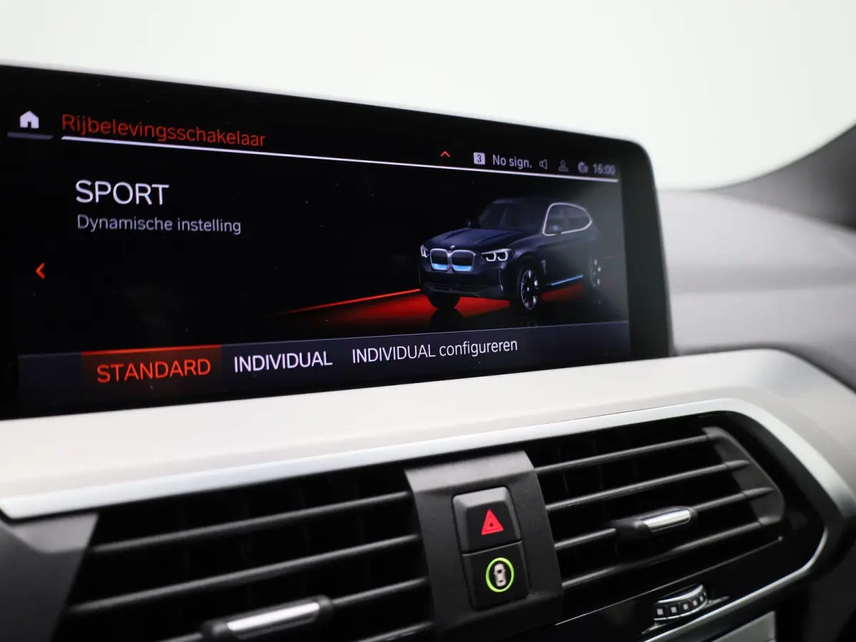 High Executive 80 kWh | Apple Carplay / Android Auto | Panoramadak | Stoelverwarming | Camera | Trekhaak |