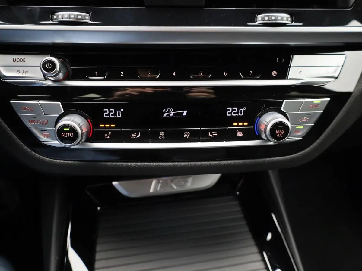 High Executive 80 kWh | Apple Carplay / Android Auto | Panoramadak | Stoelverwarming | Camera | Trekhaak |