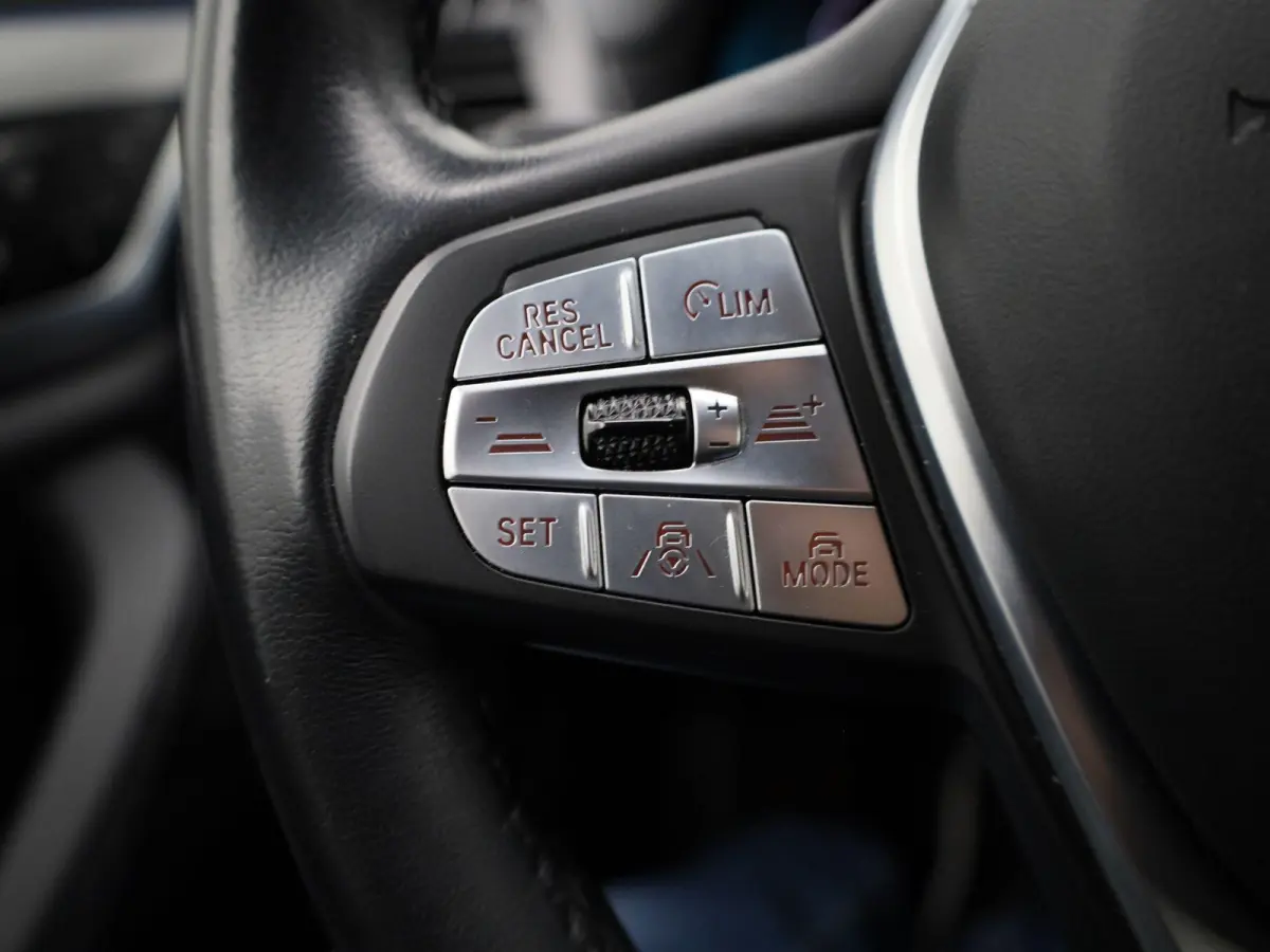 High Executive 80 kWh | Apple Carplay / Android Auto | Panoramadak | Stoelverwarming | Camera | Trekhaak |