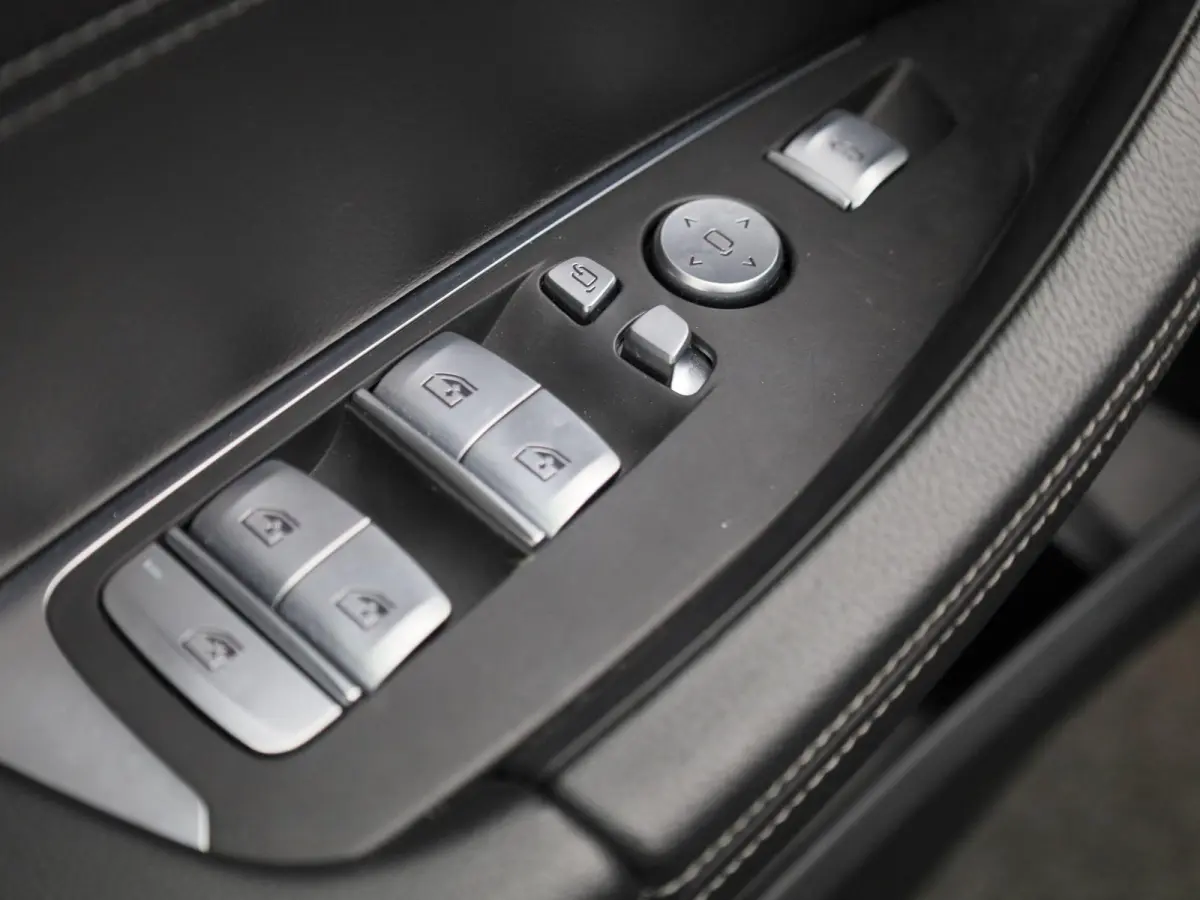 High Executive 80 kWh | Apple Carplay / Android Auto | Panoramadak | Stoelverwarming | Camera | Trekhaak |